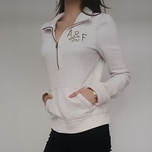 Abercrombie & Fitch • Sweater